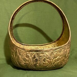 Beautiful Vintage Brass Basket 12”H x 10 1/2”W x 8 1/2” D